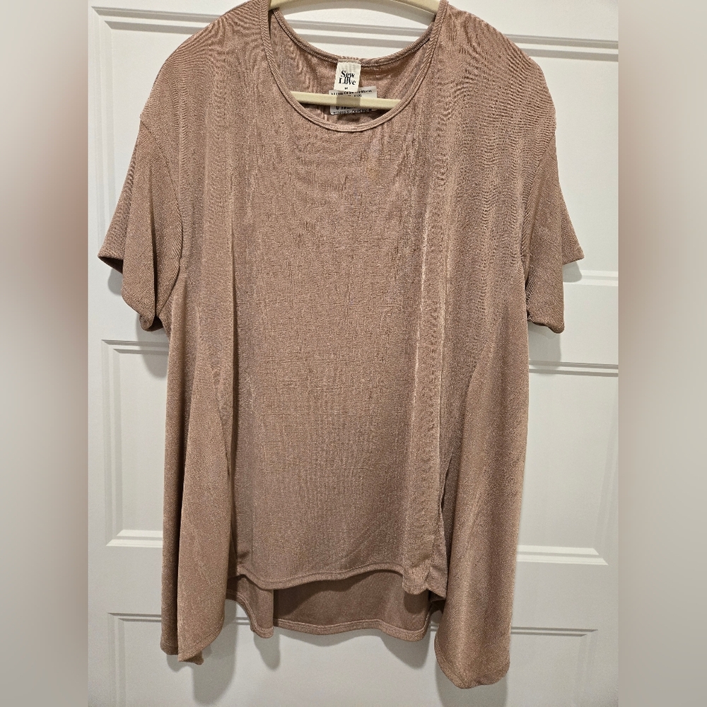 NWT Sew In Love Taupe Short Sleeve Top